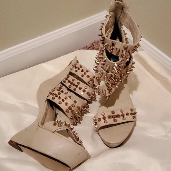 penny sue Shoes - Penny Sue Gold Studded Platform Sandals